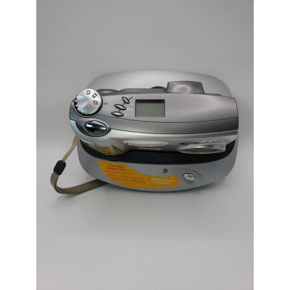 Kodak EasyShare DX4900 Digital Camera 4.0MP Dock and Cables Bundle